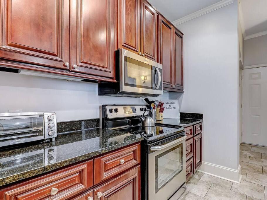 Historic Savannah Gold Private Condo With Pool - 2Bed, 1&Half Bath, Sleeps 6, 1St Floor, 15 Min Walk To Historic Savannah Center And All Attractions Exteriör bild