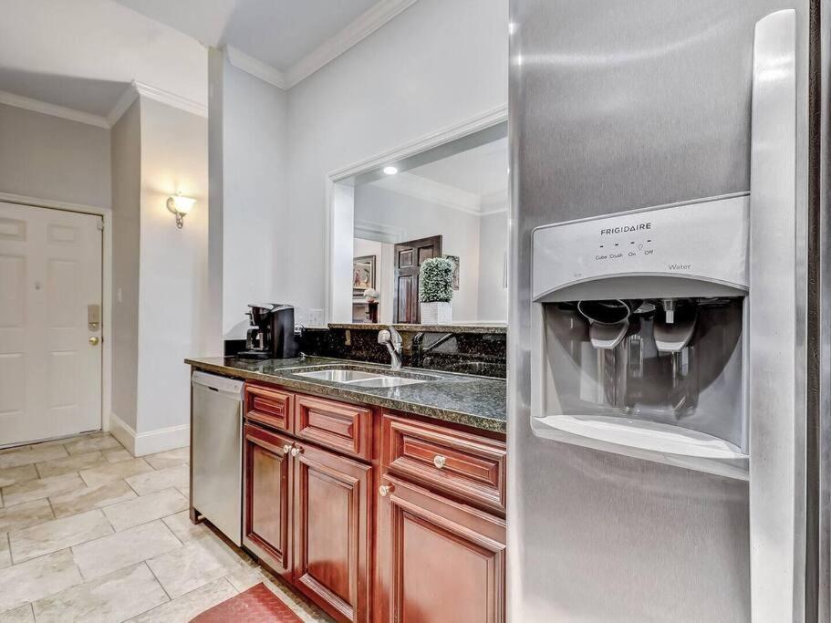 Historic Savannah Gold Private Condo With Pool - 2Bed, 1&Half Bath, Sleeps 6, 1St Floor, 15 Min Walk To Historic Savannah Center And All Attractions Exteriör bild